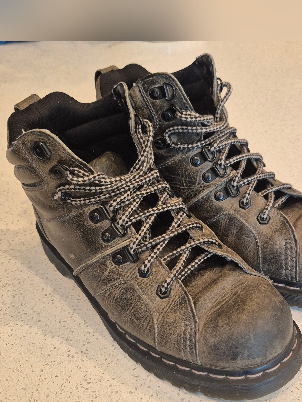 Dr Martens Fynn Leather Boots Size 8 Men's, 9 Ladies. Good Pre-owned.  Lug Sole.